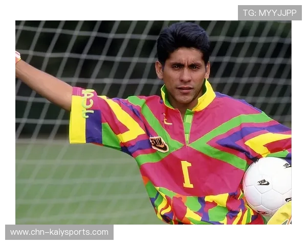 足球门将神级十连扑，网友：现实版“超级英雄”