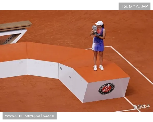 斯瓦泰克统治法网红土赛场，单场仅失两局横扫晋级女单决赛